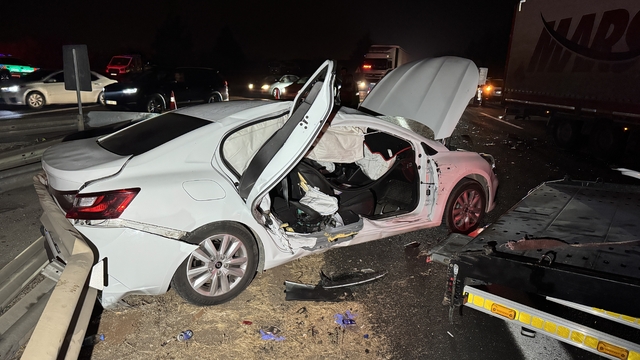 Adana'da 4 araç karıştığı trafik kazasında 8 kişi yaralandı.