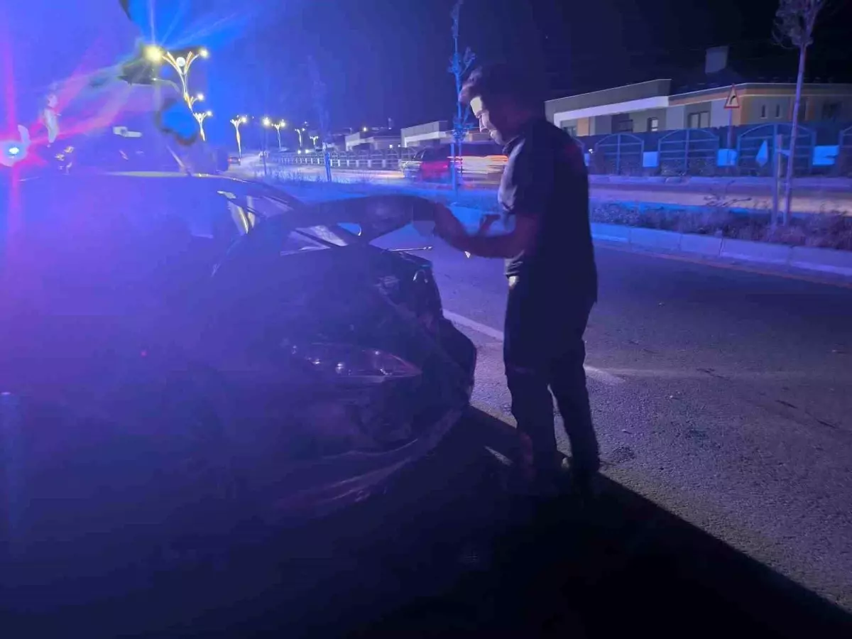 Edremit'te Trafik Olayında 2 Kişi Yaralandı.