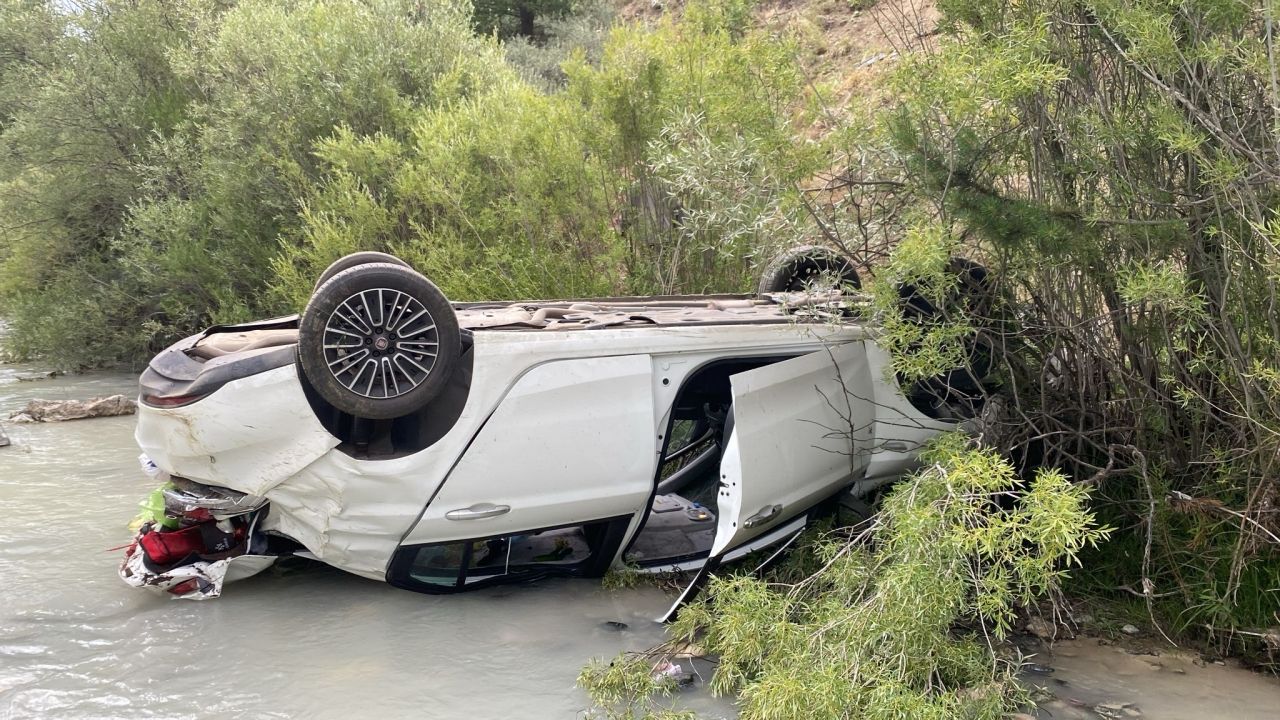 Erzincan-Sivas Yolunda Kaza: 4 Kişi Hasta Hastaneye Kaldırıldı