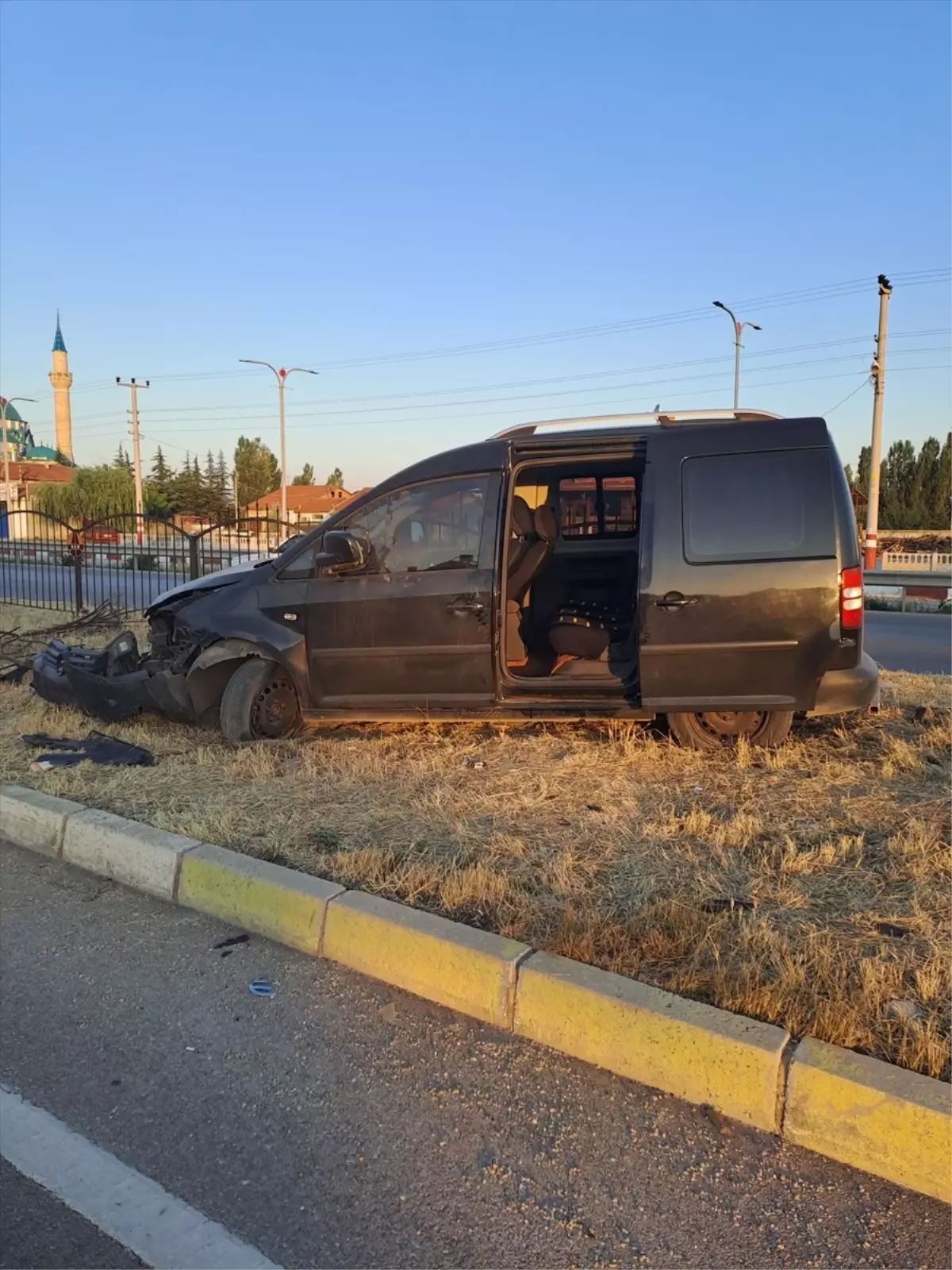 Sinanpaşa'da Kaza Sonucu 4 Kişi Yaralandı