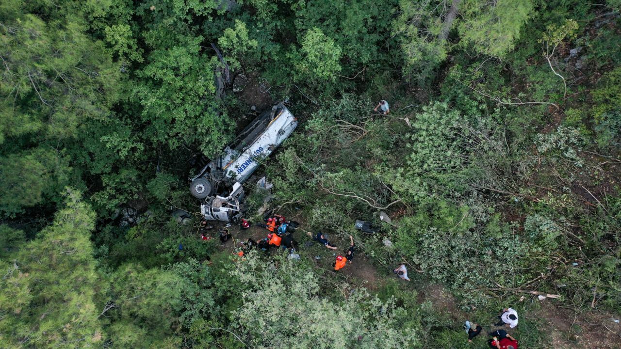 Bursa Valiliği, Tanker Kaza Sonucu 3 Kişinin Hayatını Kaybettiğini Bildirdi.