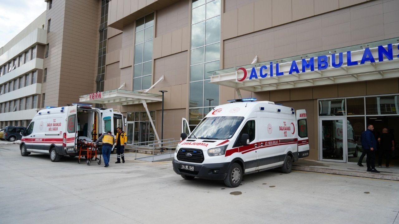 Erzincan'da kaza meydana geldi: 4 kişi yaralandı.