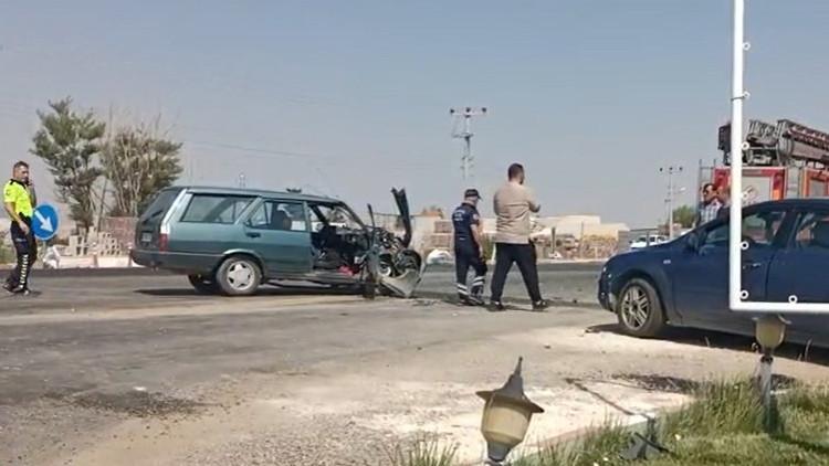 Isparta'da iki araç çarpıştı: 1'inde ağır, 8 kişi yaralandı.