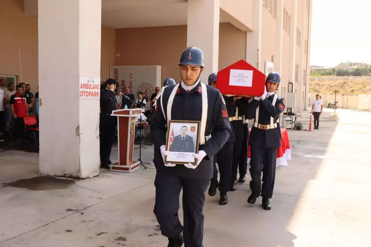 Kozaklı'da trafik kazasında jandarma astsubay hayatını kaybetti.
