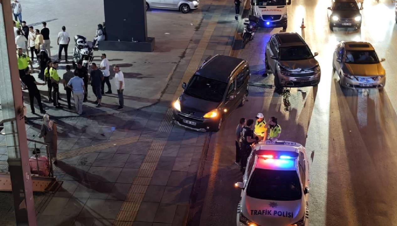 Trafik olayının ardından yaşanan kavgada 4 kişi yaralı.