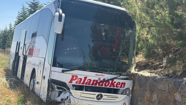 Afyon'daki zincirleme kaza 4 kişinin yaralanmasına sebep oldu.