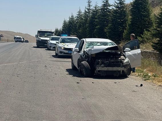 Afyonkarahisar'da ardışık kaza: 4 kişi yaralandı.