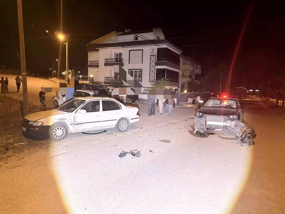 Afyonkarahisar'da Kaza: 3 Yaralı Durumda