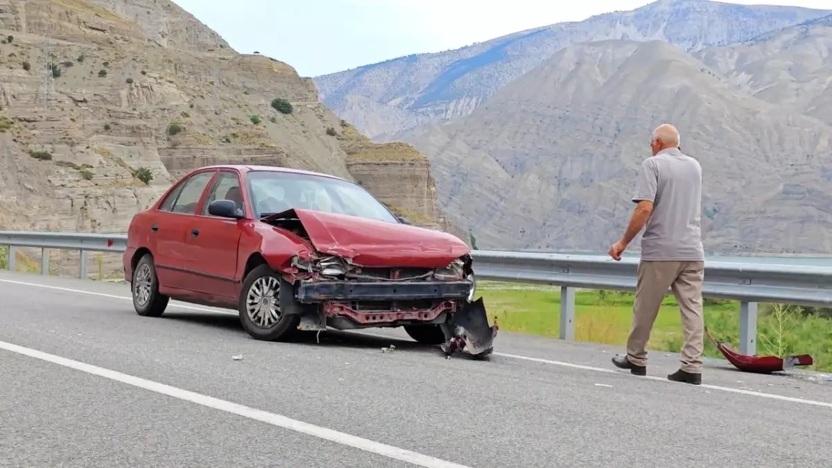 Erzurum'da Trafik Kazası: Karşı Yönden Gelen Araçla Çarpıştı