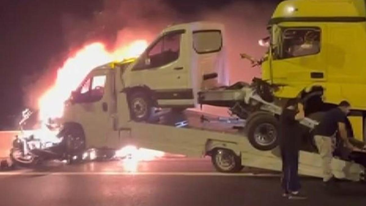 Gaziantep'te trajik kaza meydana geldi: Motosiklet ve çekici çarpıştı, 1 kişi hayatını kaybetti, 1 kişi ağır yaralandı.