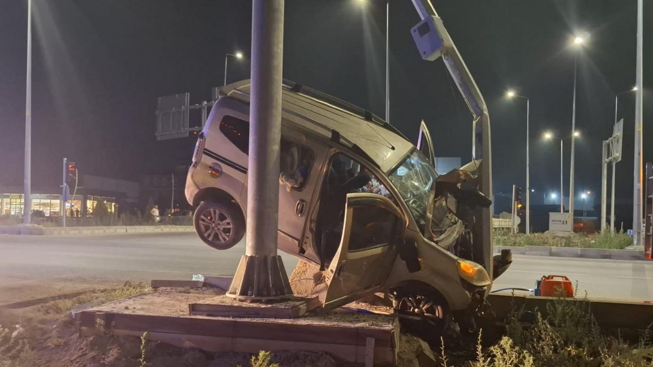 Kayseri'de olağandışı bir kaza: Yüksekte sıkışıp kaldılar! 7 kişi yaralı