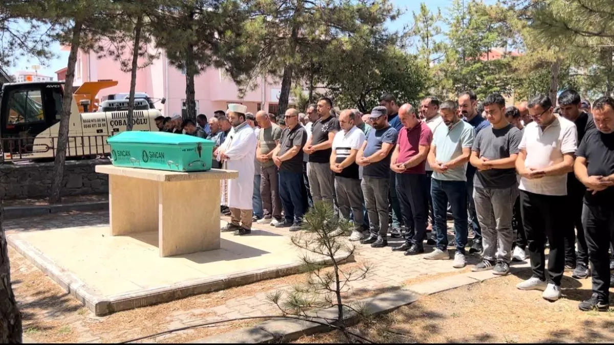 15 yaşındaki kızın cenazesi toprağa verildi.