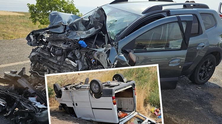 Minibüs ve araç çarpıştı: 11 kişi yaralı oldu.