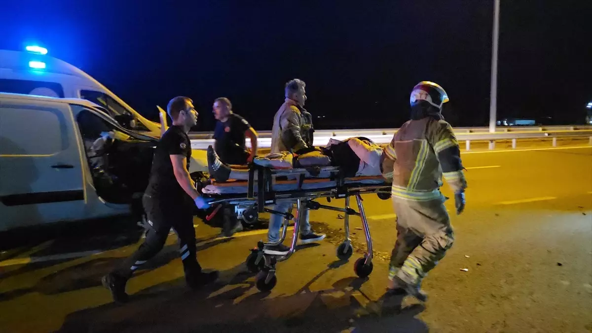 Trafik Kazası İnegöl'de: 2 Kişi Yaralandı.