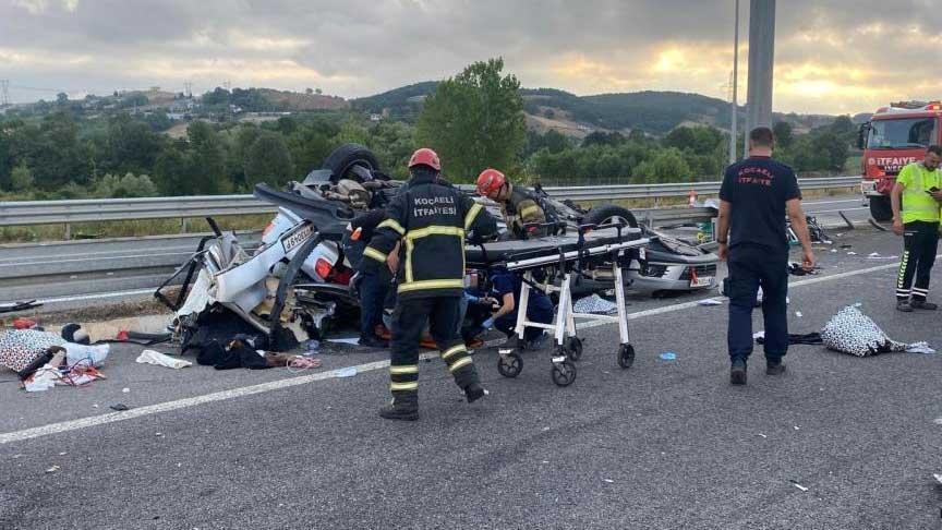 Kuzey Marmara'da korkunç kaza! Araç tabelaya çarptı: 1 ölü, 4 yaralı.