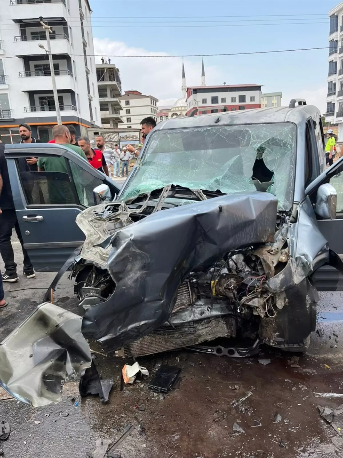 Tatvan'da meydana gelen trafik kazasında 2 kişi yaralandı.