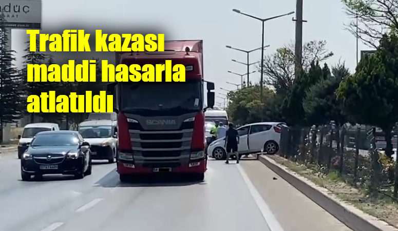 Afyonkarahisar-İzmir Yolu'nda Maddi Hasarlı Trafik Kazası