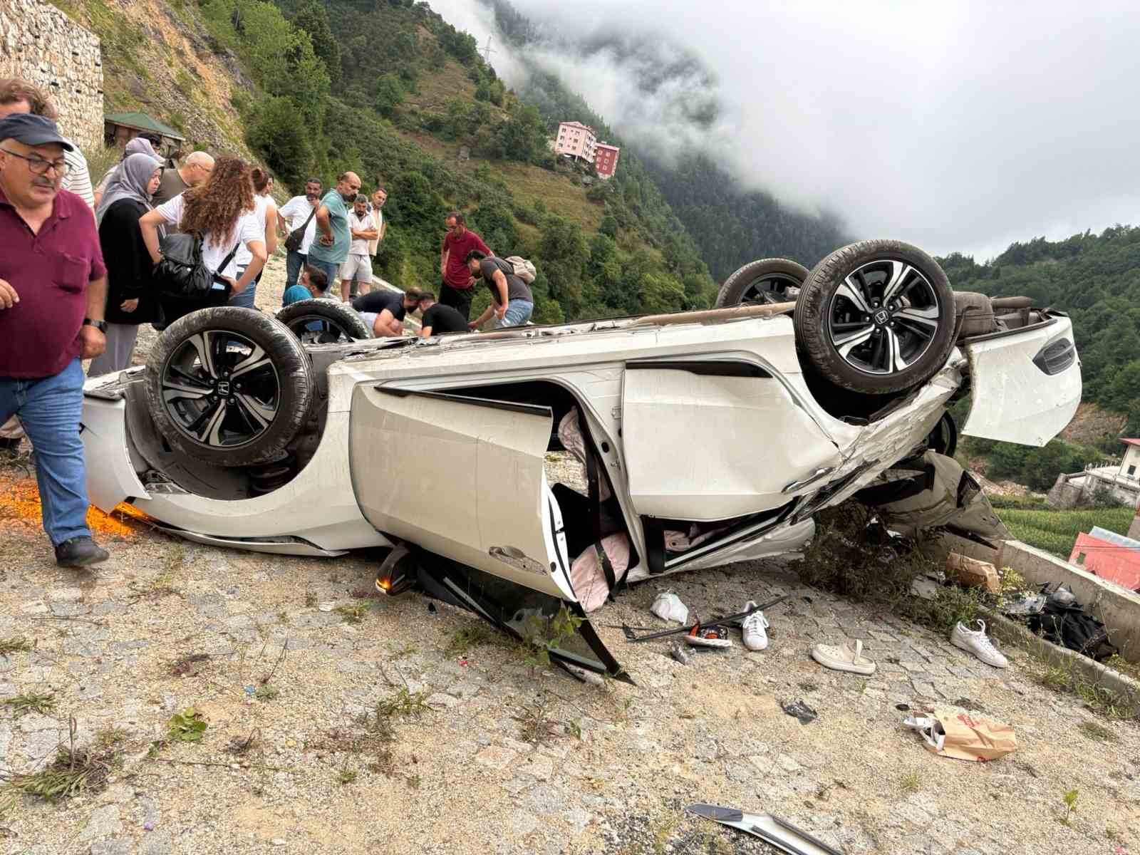 Göksu Travertenleri'nde gerçekleşen trafik kazasında 4 kişi yaralandı, o anların görüntüleri kameralara yansıdı.