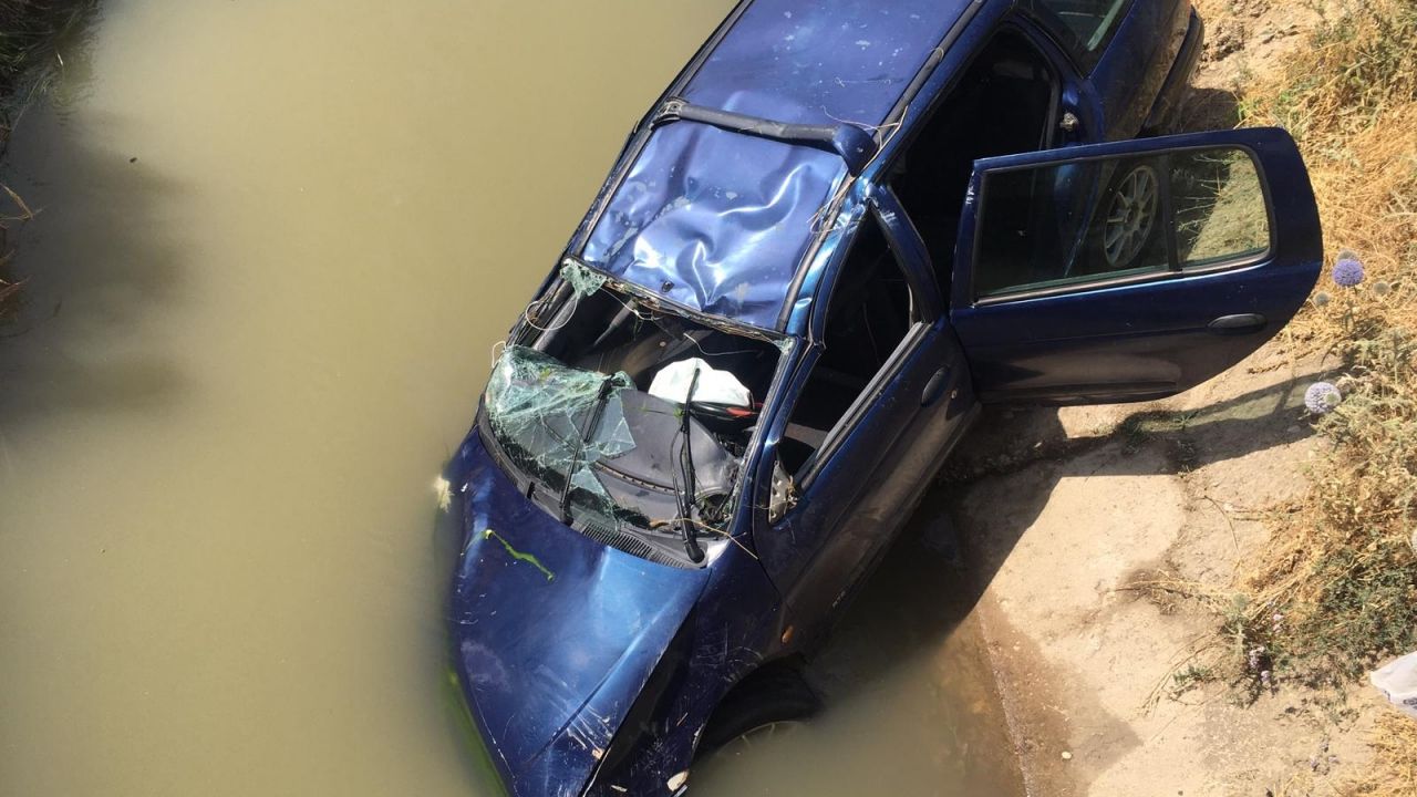 Ahlat, Bitlis'te trafik kazasında 1 kişi hayatını kaybetti, 2 kişi yaralandı.