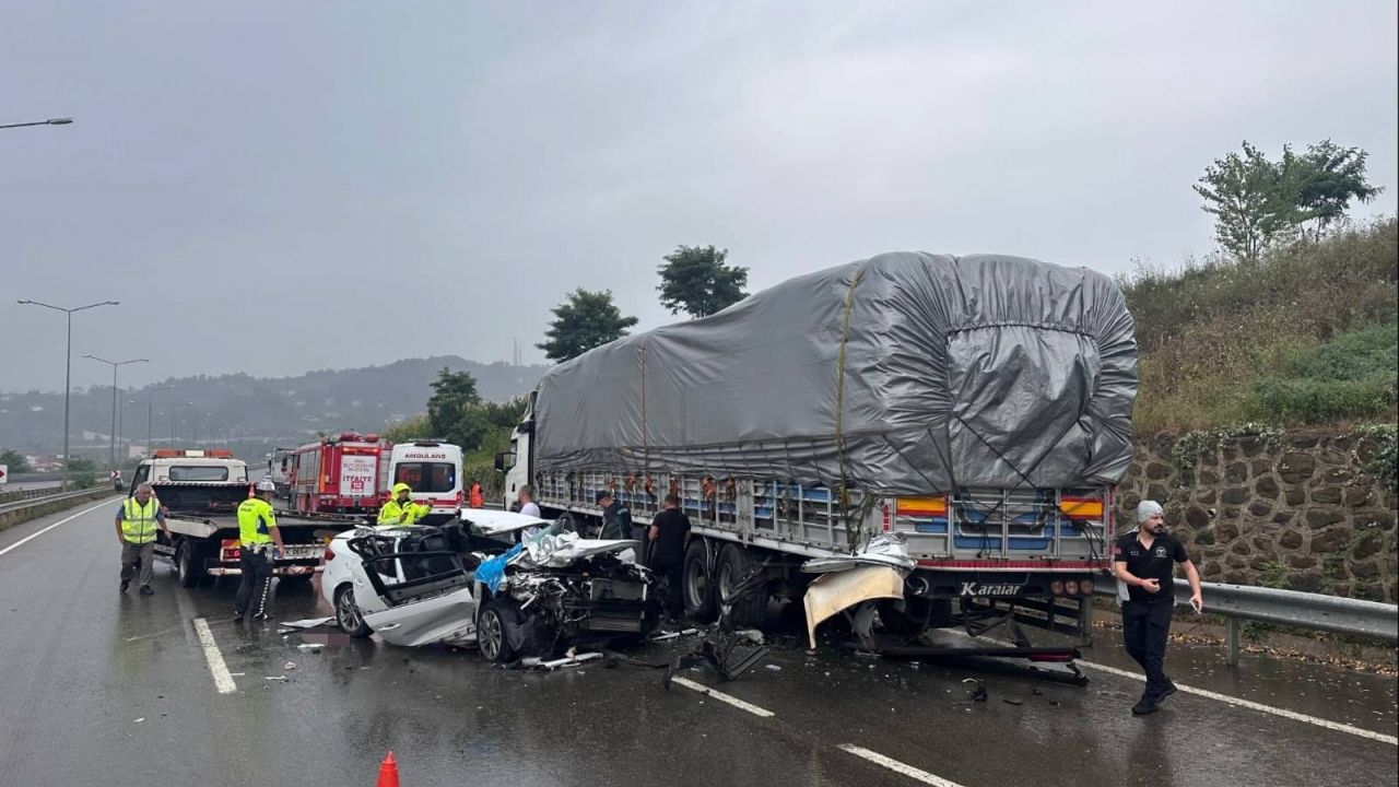 Altınordu'da kaza: 1 kişi hayatını kaybetti, 2 kişi yaralandı.