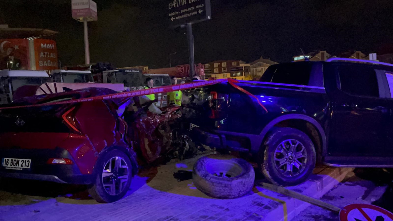 Bursa'da trajik bir olay: İki kardeş aynı araçta öldü.