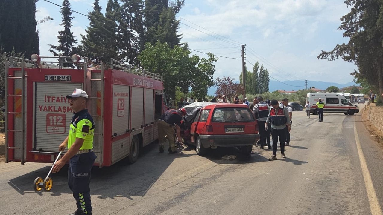 Bursa'nın İznik ilçesinde trafik kazasında 1 kişi hayatını kaybetti, 7 kişi yaralandı.