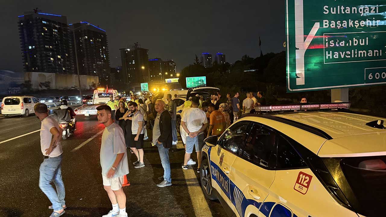 Eyüpsultan'da büyük bir trafik kazası... 16 araç çarpıştı.