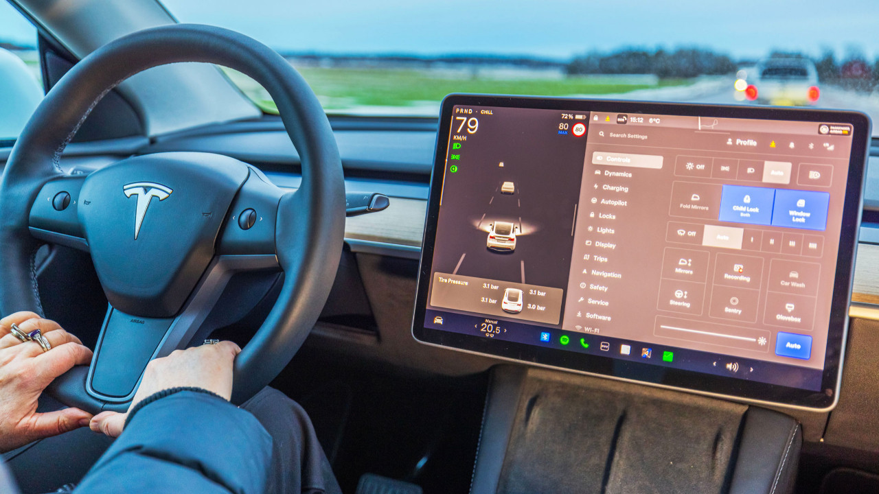 Tesla'nın sürücüsüz araç teknolojisinin ölümcül kazasıyla ilgili yeni gelişmeler ortaya çıkıyor.