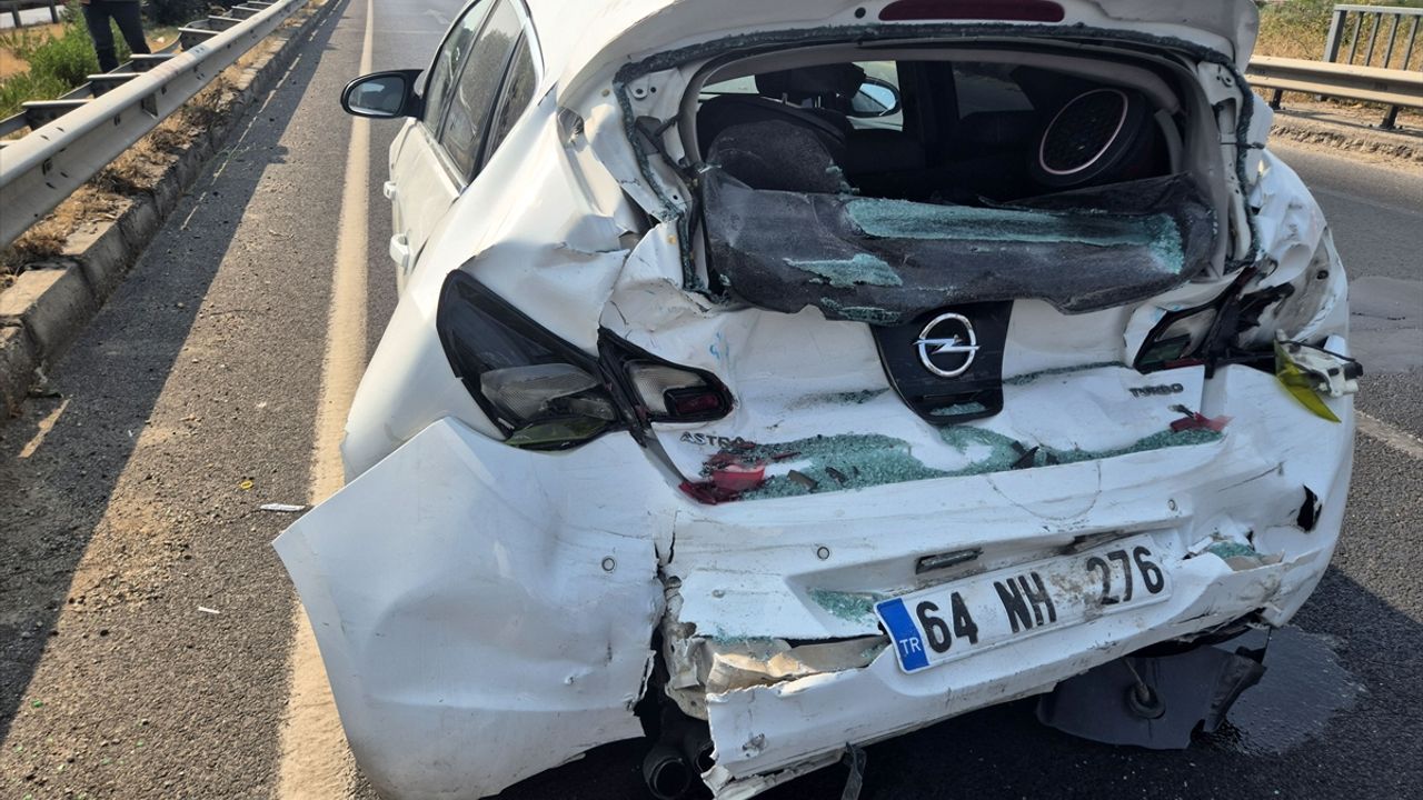 Turgutlu'da meydana gelen trafik kazasında 3 kişi yaralandı.