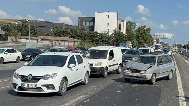 Silivri'de meydana gelen zincirleme trafik kazasında üç kişi yaralandı.