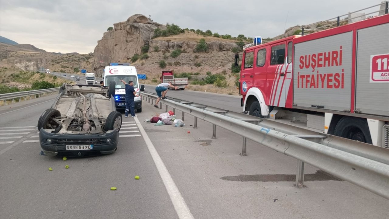 Sivas Suşehri'nde araç kazasında sürücü yaralandı.