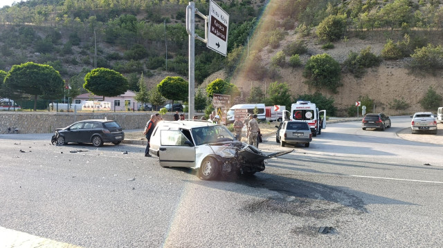 Gümüşhane'de ardışık trafik kazası: Yedi kişi yaralandı