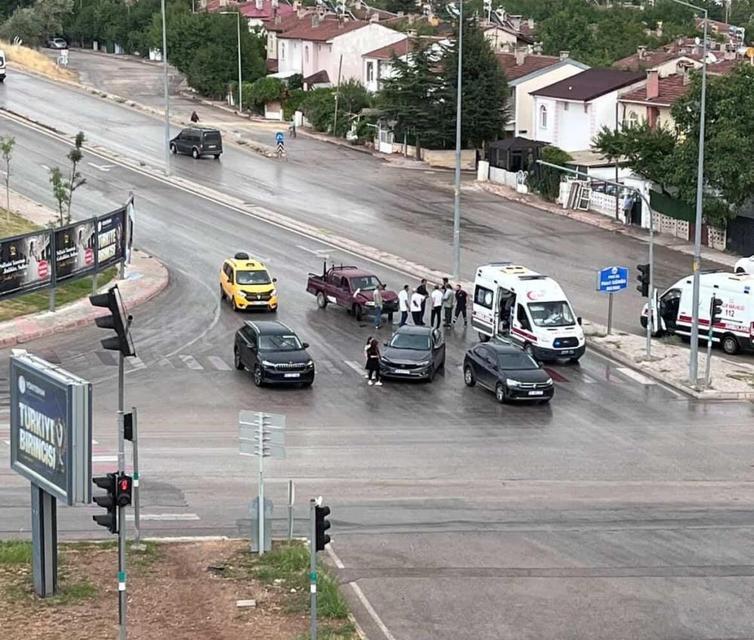 Trafik kazasında zincirleme kaza: 1 kişi yaralı