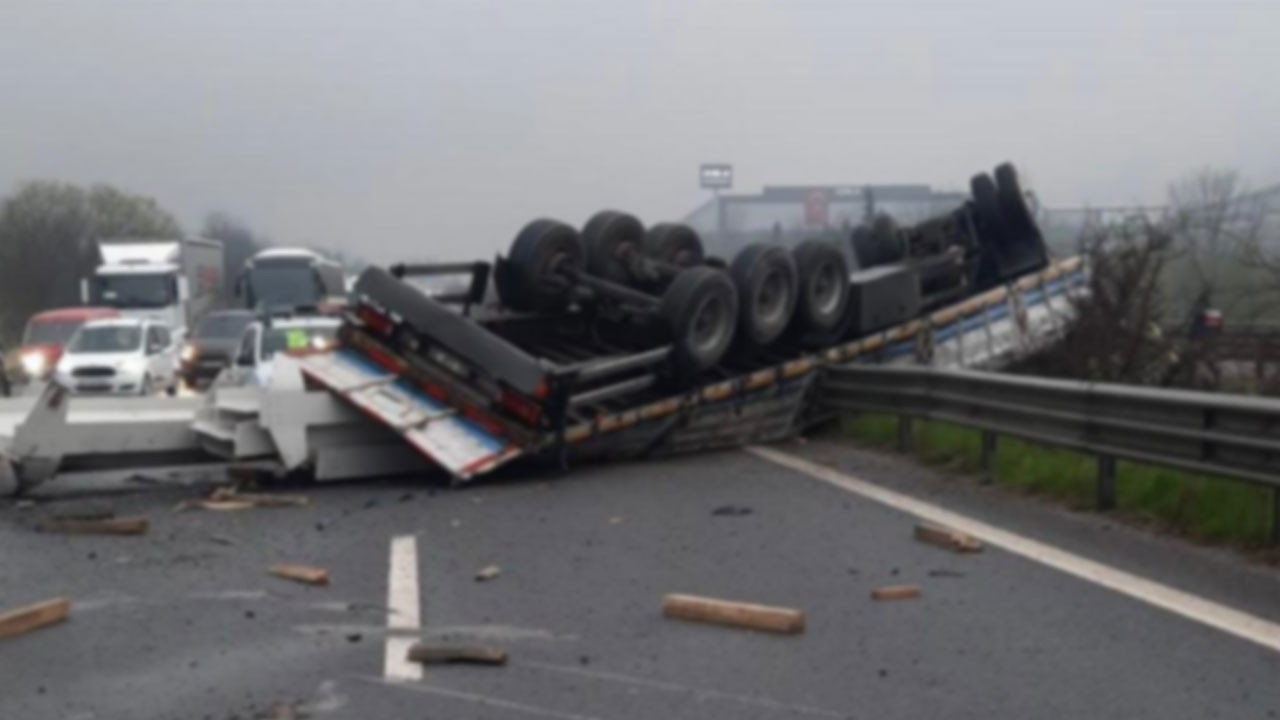 Ankara'da ardı ardına trafik kazaları! Ankara-Nevşehir yolunda ulaşım durdu.