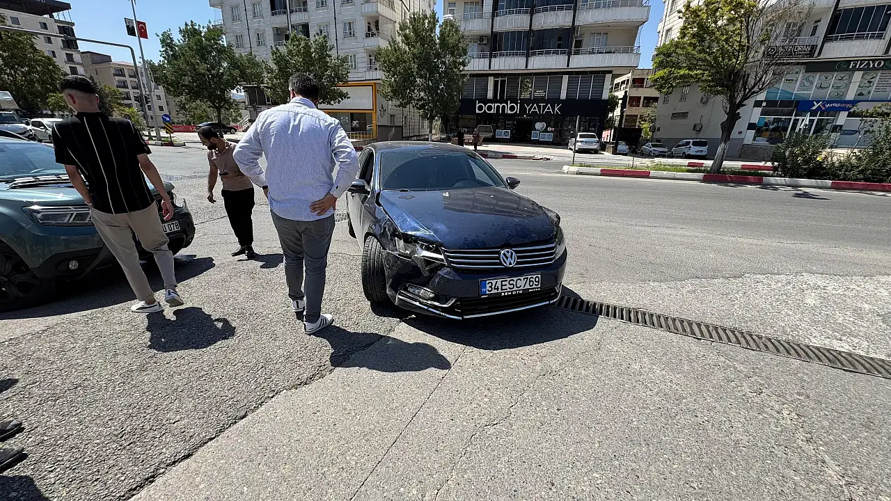Siirt'te Trafik Kazası ile Maddi Hasar Oluştu