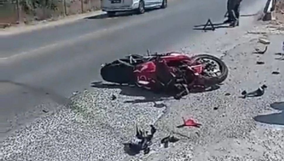 Vana ile çarpışan motosiklet sürücüsü Cihangir'de hastaneye kaldırıldı.