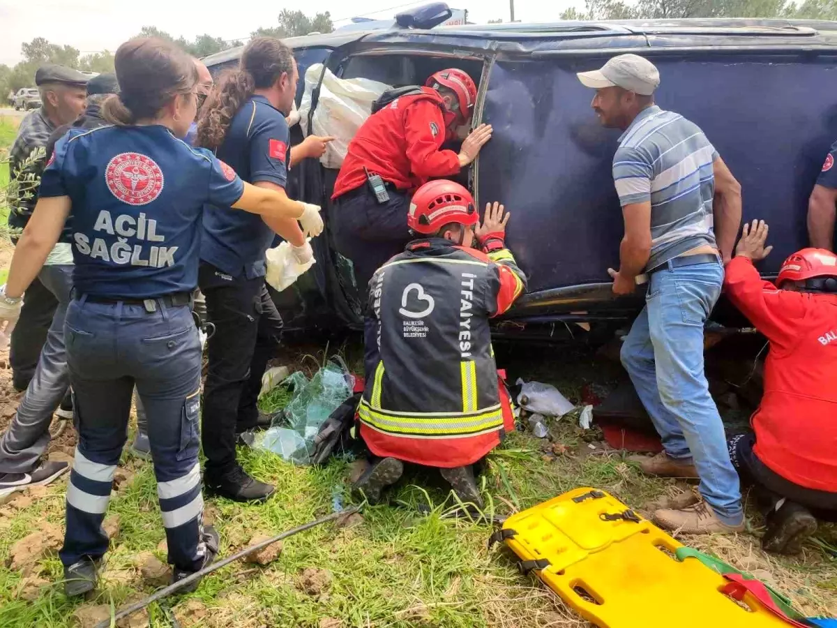 Balıkesir'de Trafik Kazasında Yaralanan Sürücü Kurtarıldı