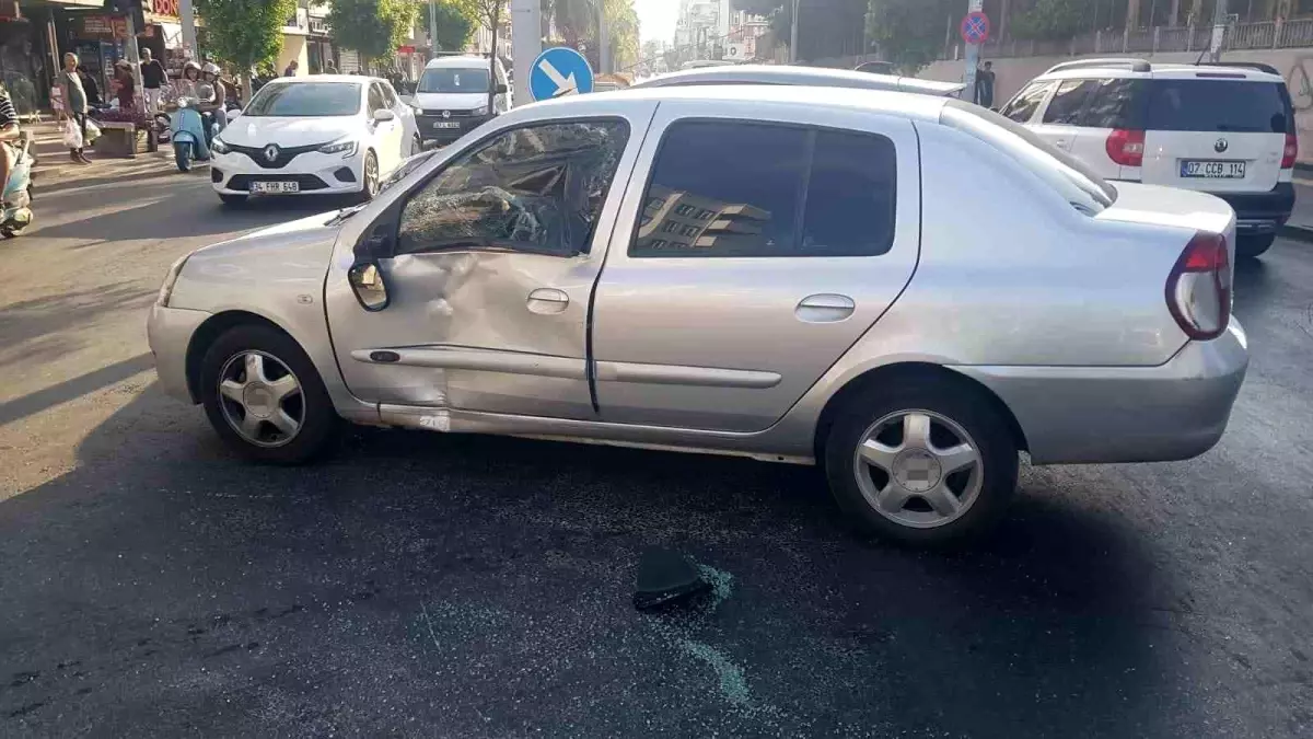 Antalya'da motosiklet kazası: Sürücü yaralandı.