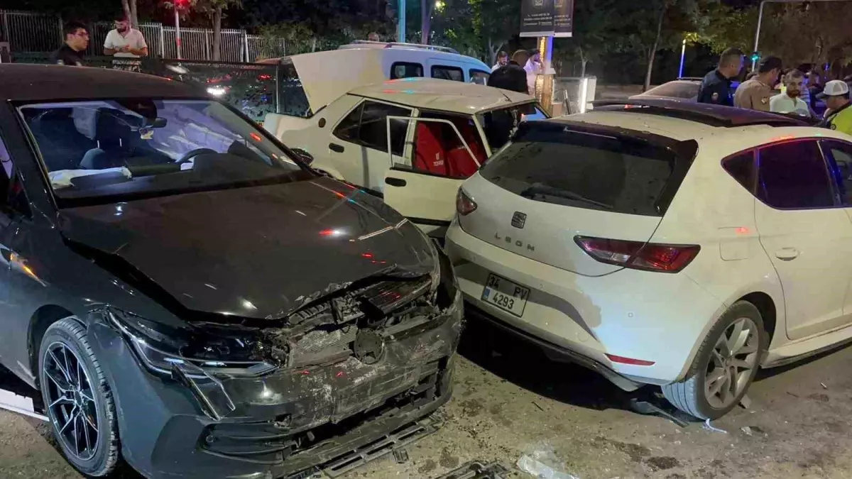 Elazığ'da Sıralı Trafik Kazası: 4 Yaralı
