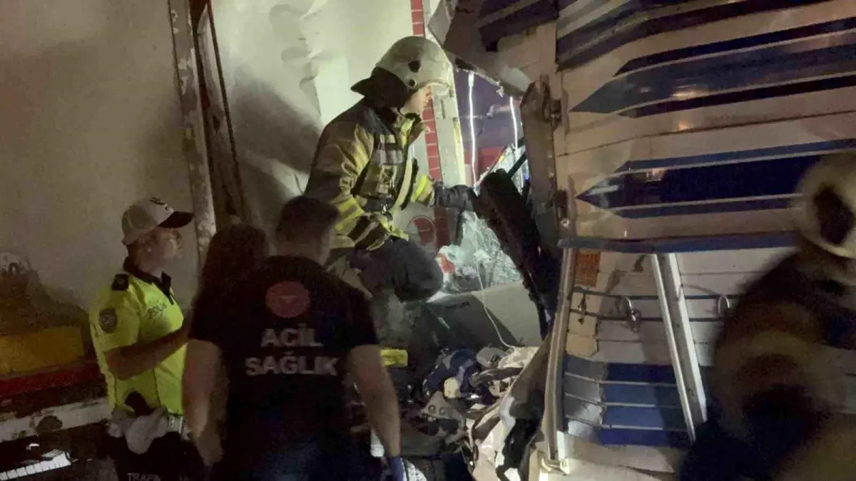 Kocaeli'de Zincirleme Kaza: Bir Kişi Yaşamını Yitirdi
