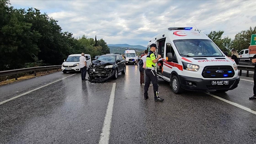 Sakarya'da Anadolu Otoyolu'nda zincirleme kaza: 10 yaralı