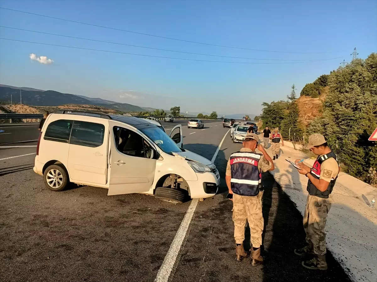 Bingöl'de Kaza Sonucu 11 Kişi Yaralı