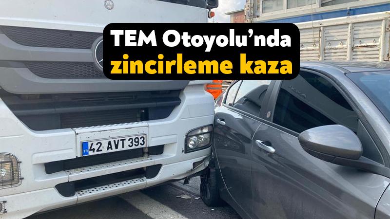Kocaeli'de TEM Otoyolu'nda ardışık kaza meydana geldi.