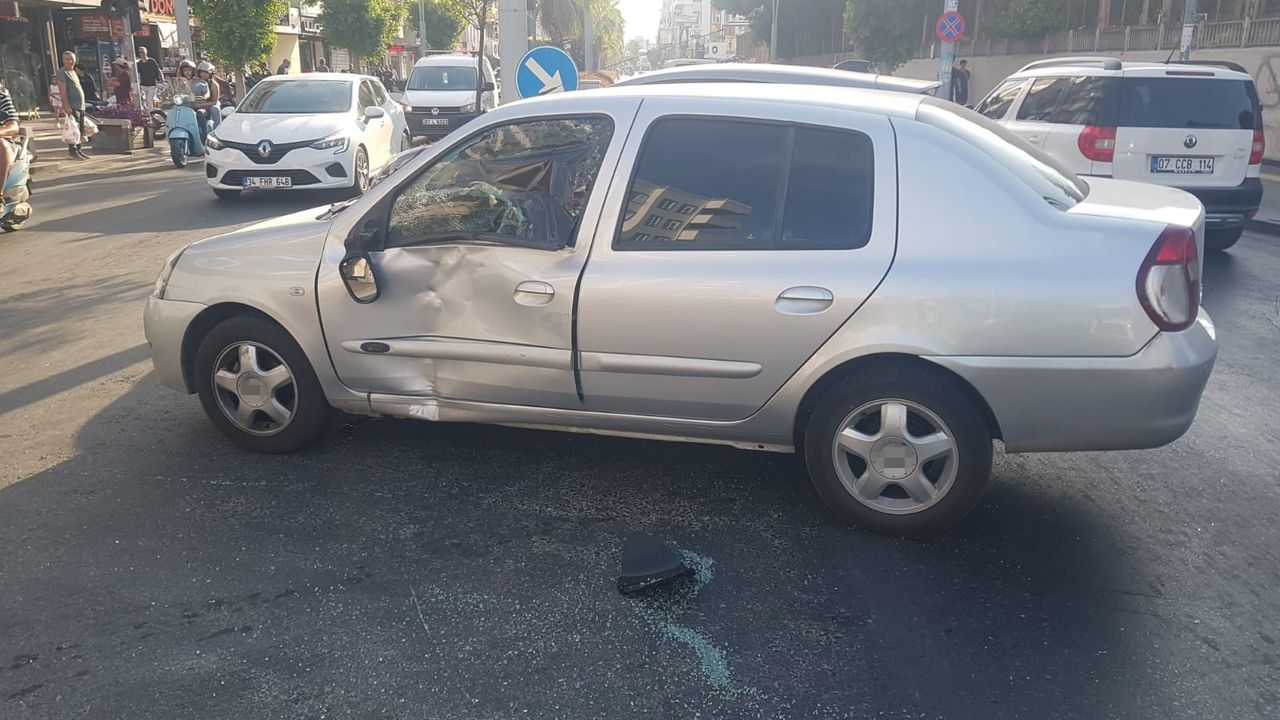 Manavgat'ta kaza: Motosikletçi yaralandı.