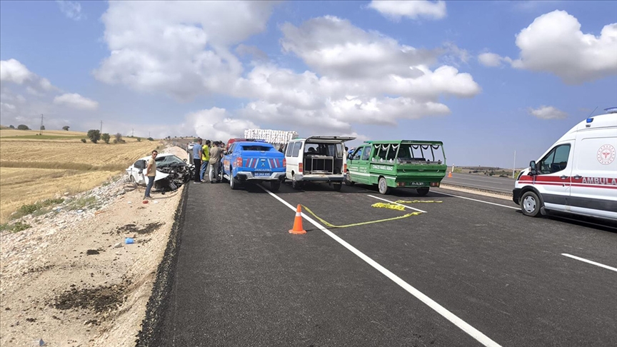 Tokat'ta 2 aracın çarpıştığı kazada 4 ölü, 2 yaralı var.