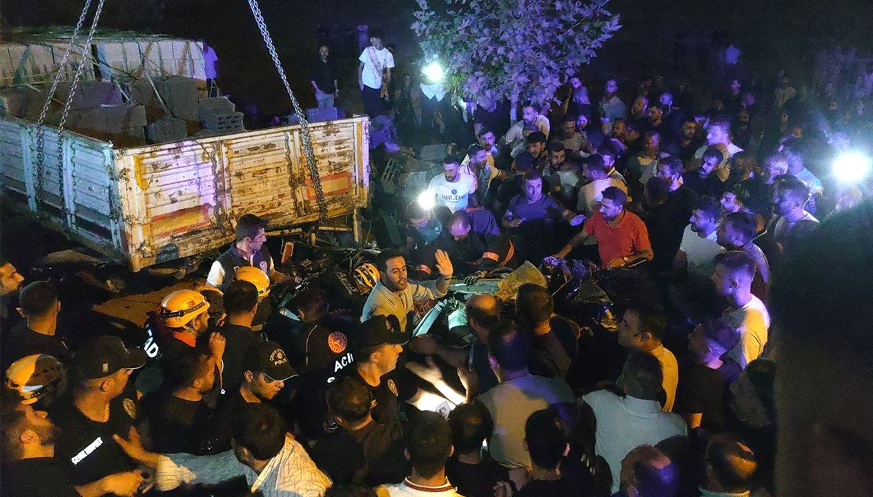 Van ilinde meydana gelen korkunç kazada 2 kişi yaşamını yitirdi.