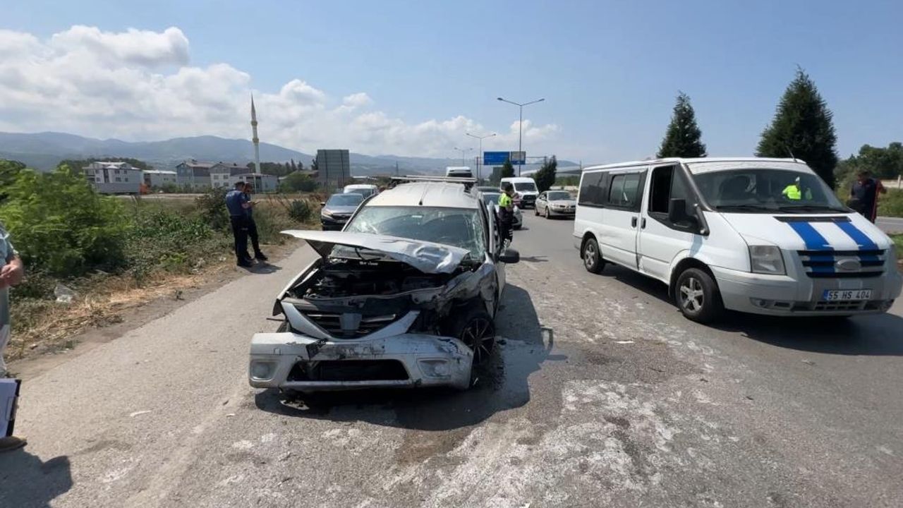 6 kişinin yaralandığı ardışık trafik kazası.
