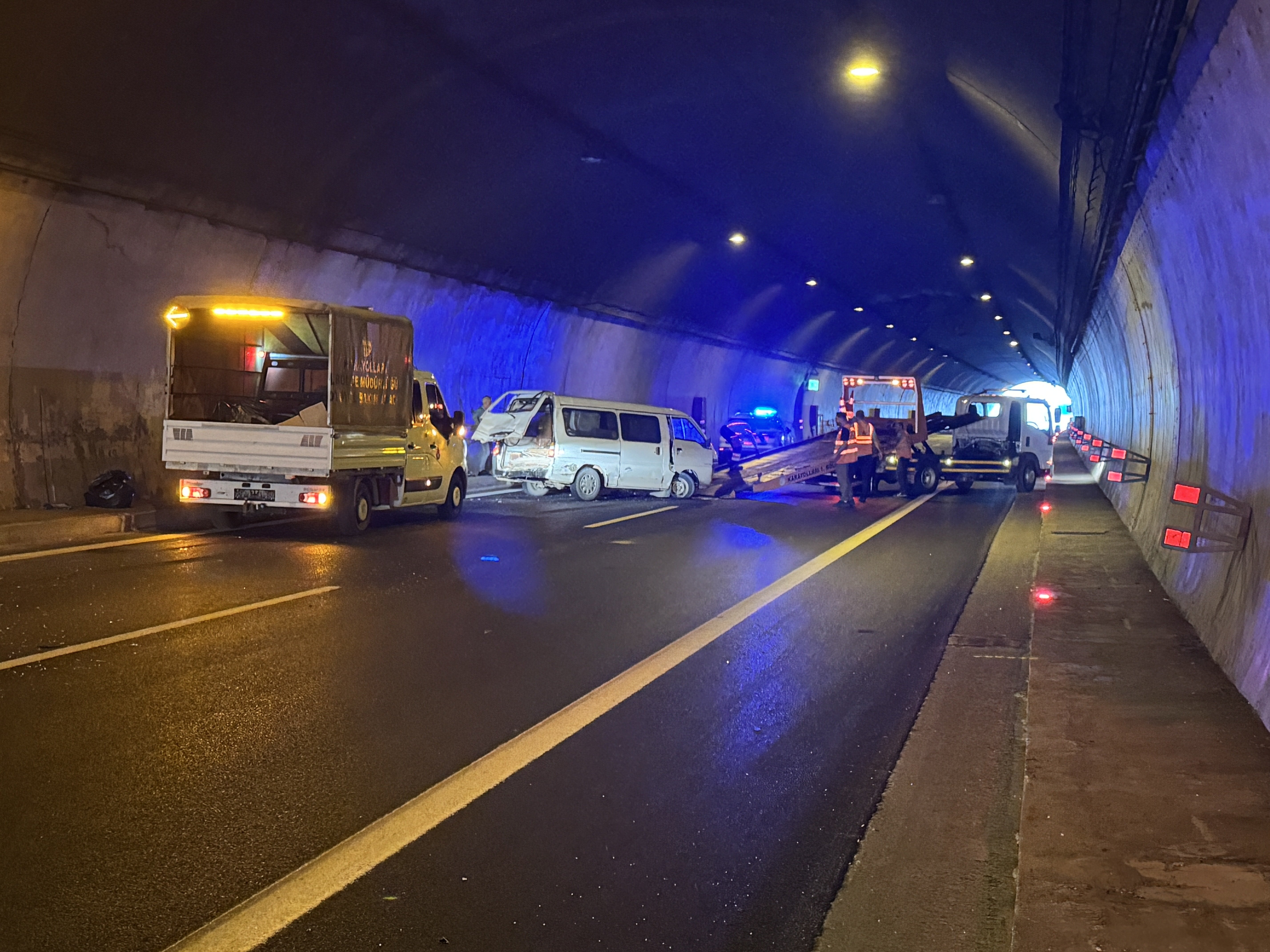 Anadolu Otoyolu'nda ardışık kazalar: Trafik durdu