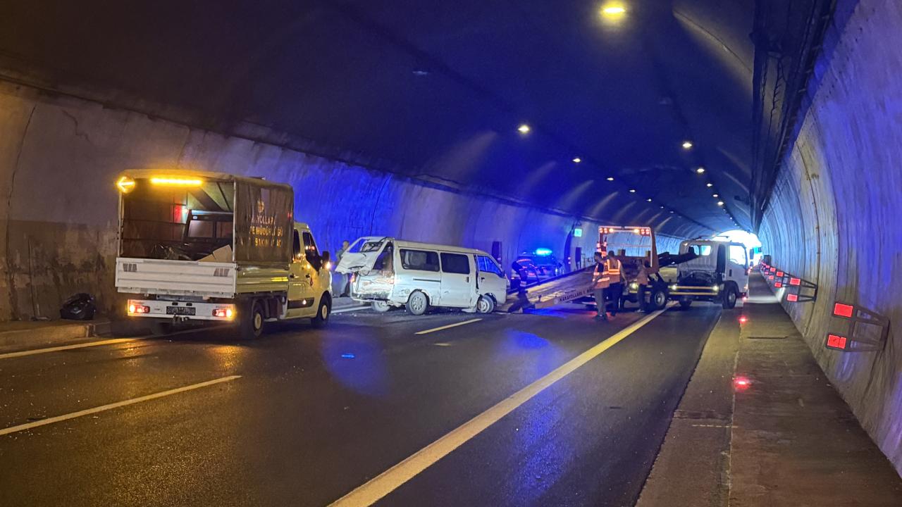 Anadolu Otoyolu'nda zincirleme kaza trafik akışını durdurdu.