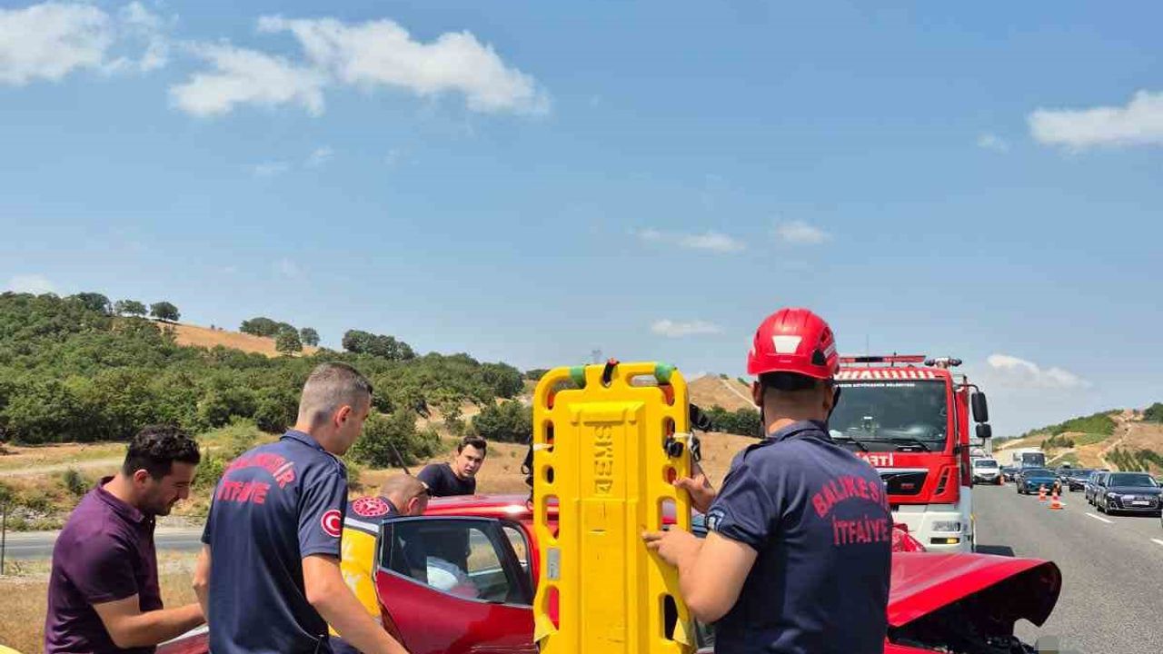 Balıkesir'de karayolunda zincirleme trafik kazası: 8 kişi yaralandı